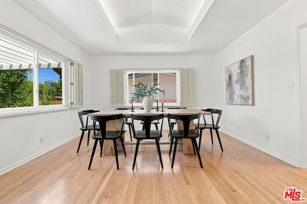 Image 21 of property listing at 5071 Gaynor Avenue, Encino, CA 91436