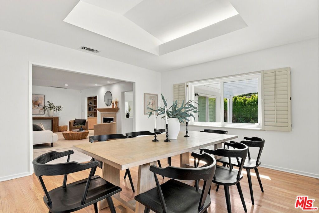 Image 22 of property listing at 5071 Gaynor Avenue, Encino, CA 91436