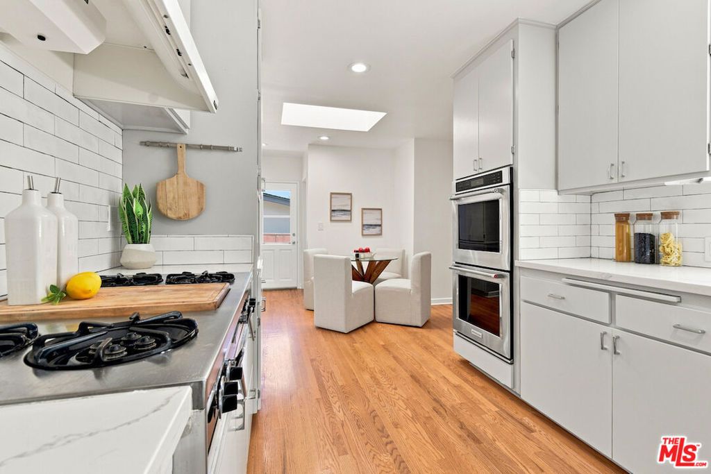Image 27 of property listing at 5071 Gaynor Avenue, Encino, CA 91436