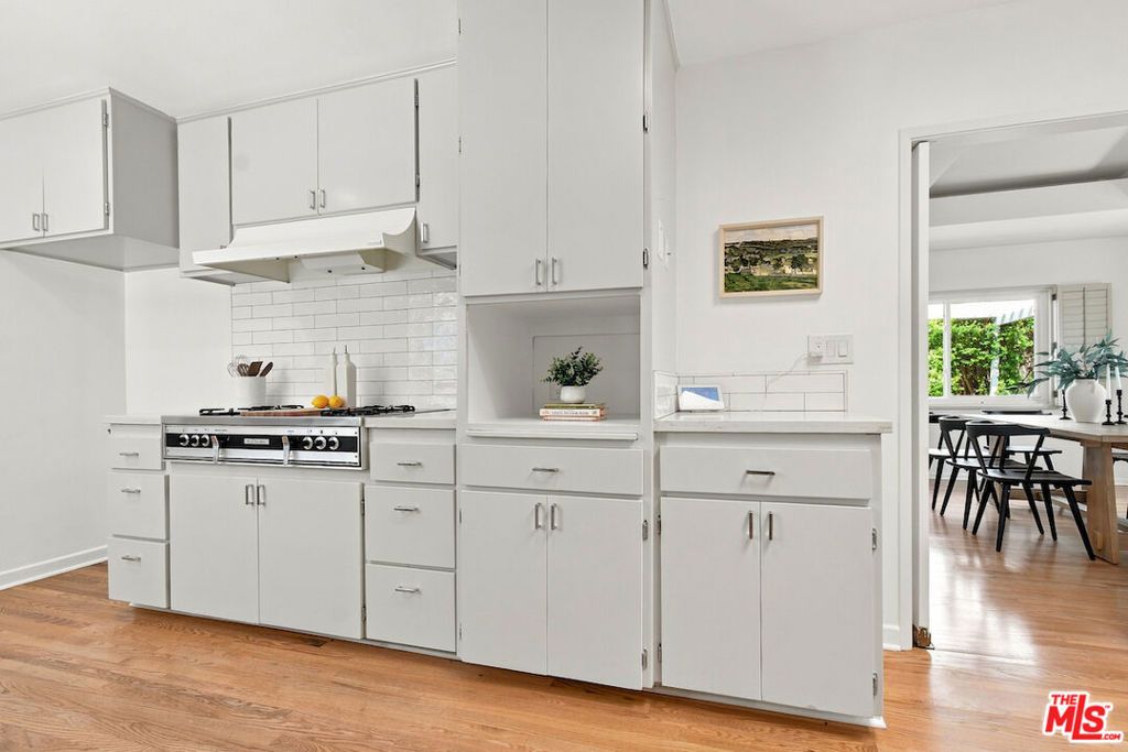 Image 28 of property listing at 5071 Gaynor Avenue, Encino, CA 91436