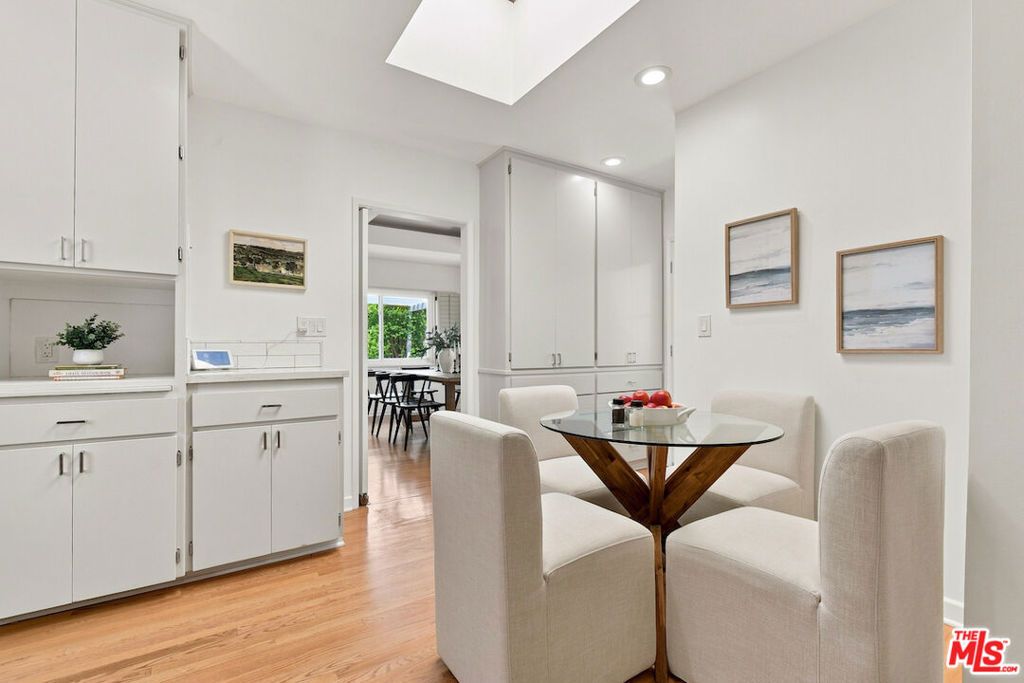 Image 29 of property listing at 5071 Gaynor Avenue, Encino, CA 91436