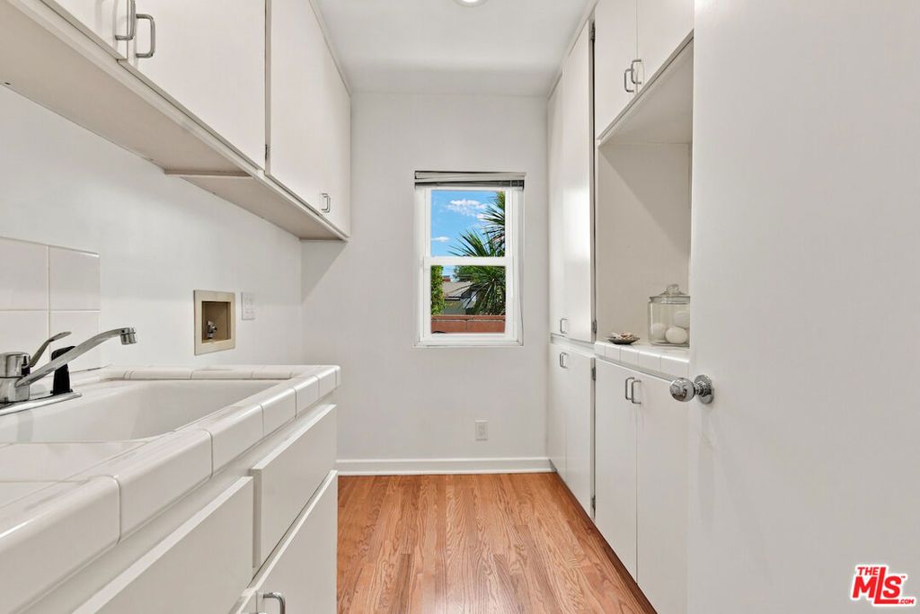 Image 31 of property listing at 5071 Gaynor Avenue, Encino, CA 91436