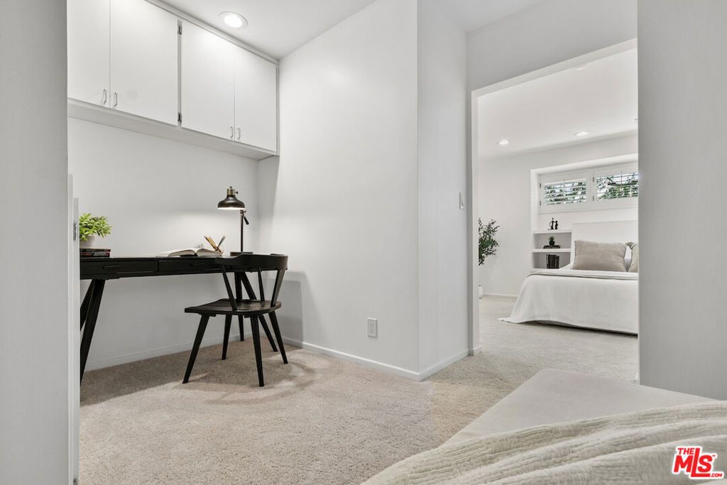 Image 38 of property listing at 5071 Gaynor Avenue, Encino, CA 91436