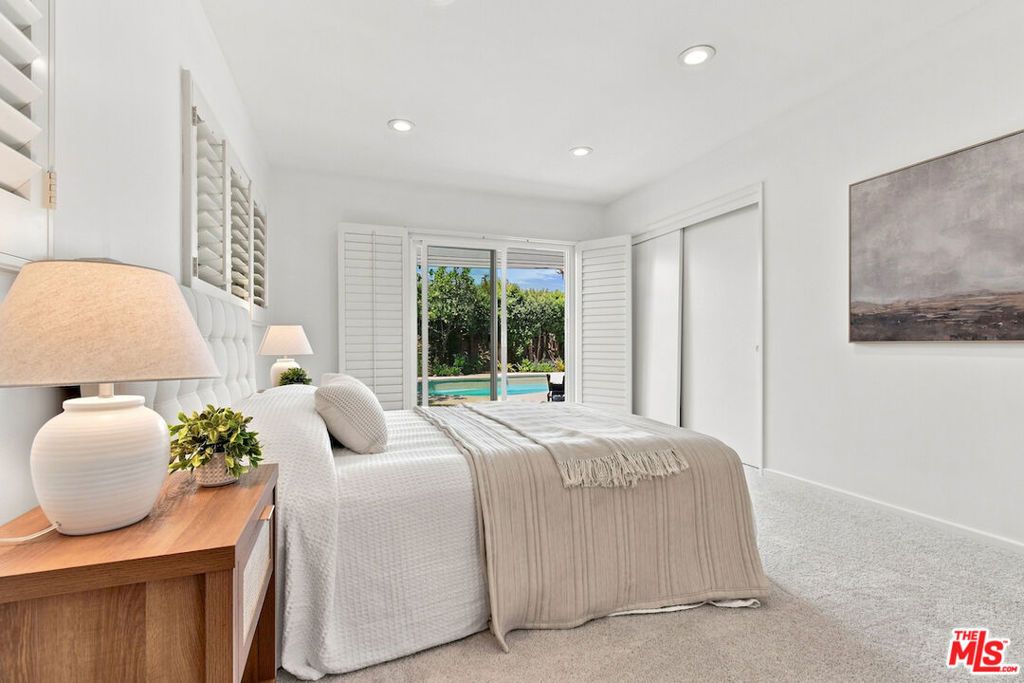 Image 4 of property listing at 5071 Gaynor Avenue, Encino, CA 91436