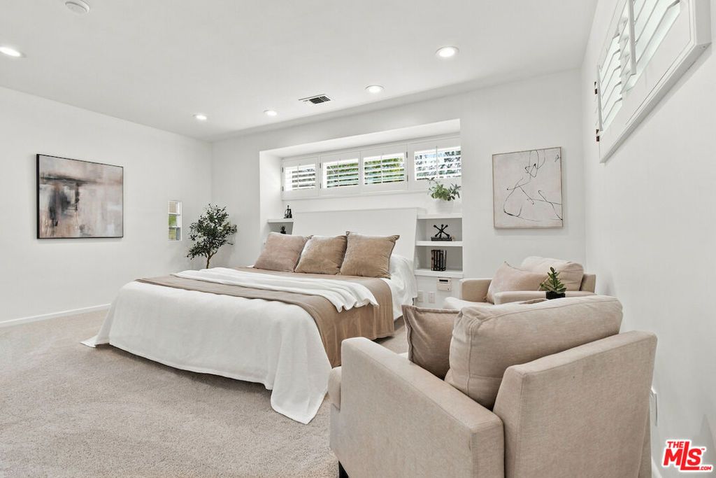Image 40 of property listing at 5071 Gaynor Avenue, Encino, CA 91436