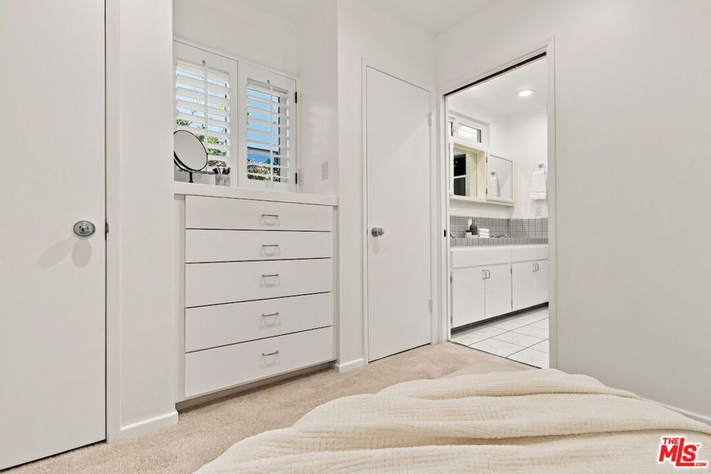 Image 42 of property listing at 5071 Gaynor Avenue, Encino, CA 91436
