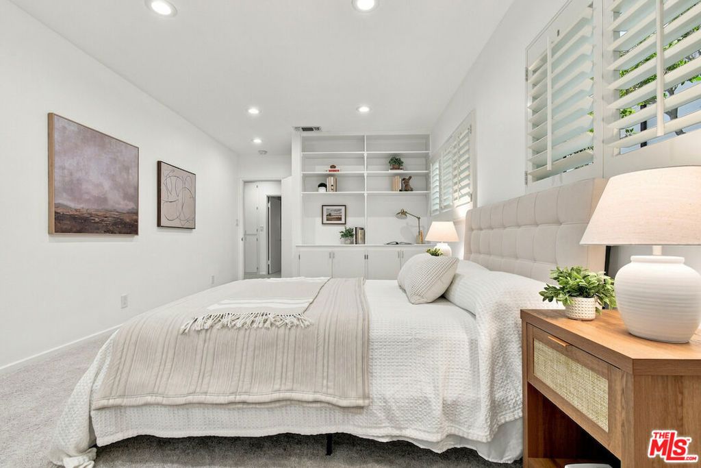 Image 45 of property listing at 5071 Gaynor Avenue, Encino, CA 91436
