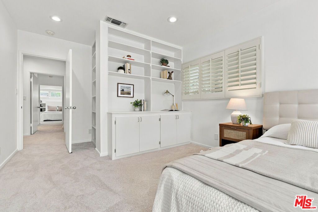 Image 46 of property listing at 5071 Gaynor Avenue, Encino, CA 91436