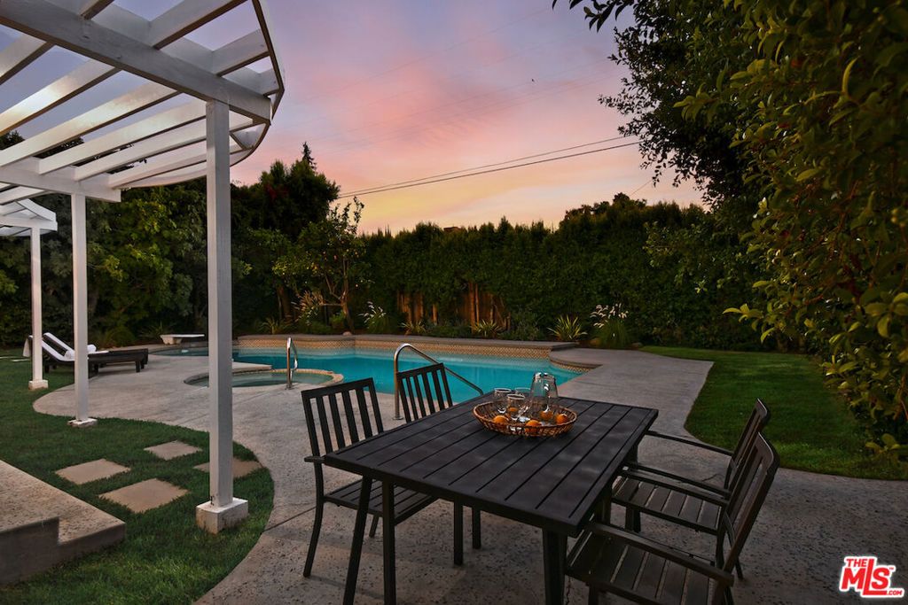 Image 50 of property listing at 5071 Gaynor Avenue, Encino, CA 91436