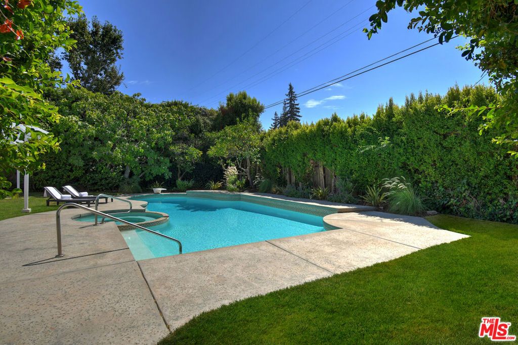 Image 53 of property listing at 5071 Gaynor Avenue, Encino, CA 91436