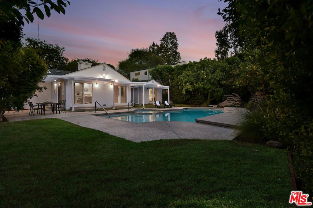 Image 54 of property listing at 5071 Gaynor Avenue, Encino, CA 91436