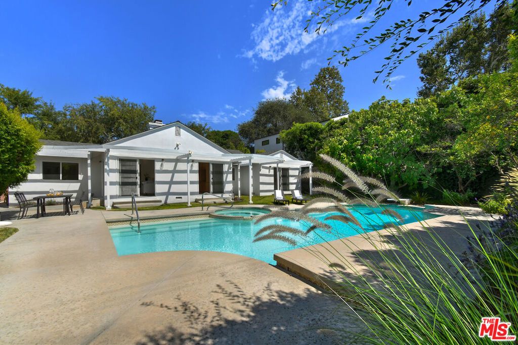 Image 55 of property listing at 5071 Gaynor Avenue, Encino, CA 91436
