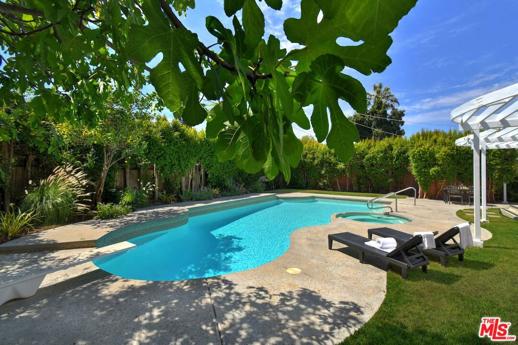 Image 59 of property listing at 5071 Gaynor Avenue, Encino, CA 91436