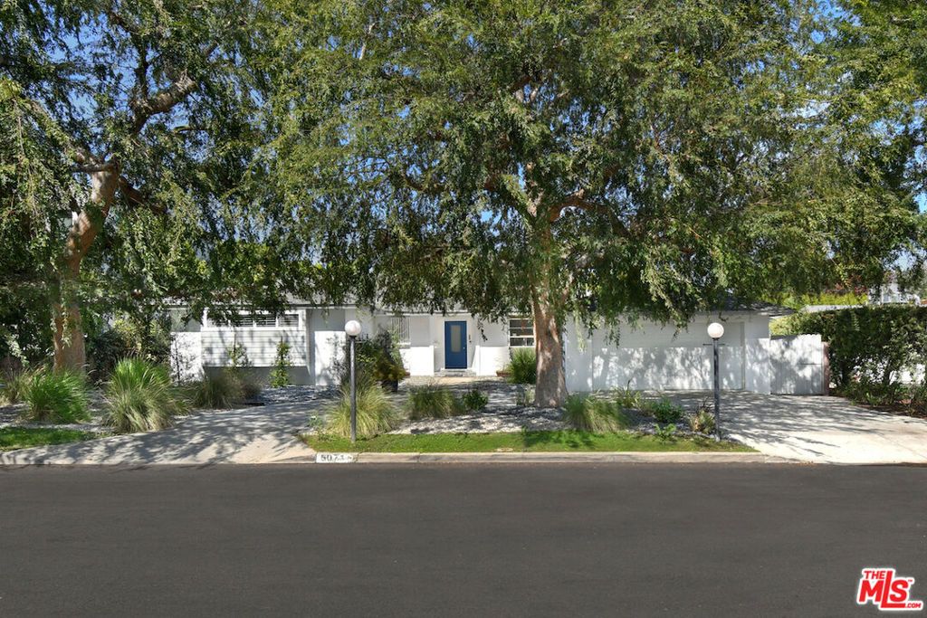 Image 6 of property listing at 5071 Gaynor Avenue, Encino, CA 91436