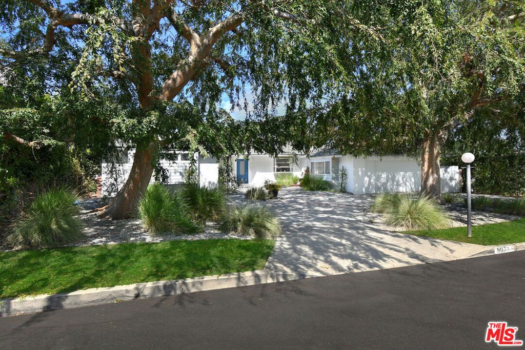 Image 7 of property listing at 5071 Gaynor Avenue, Encino, CA 91436