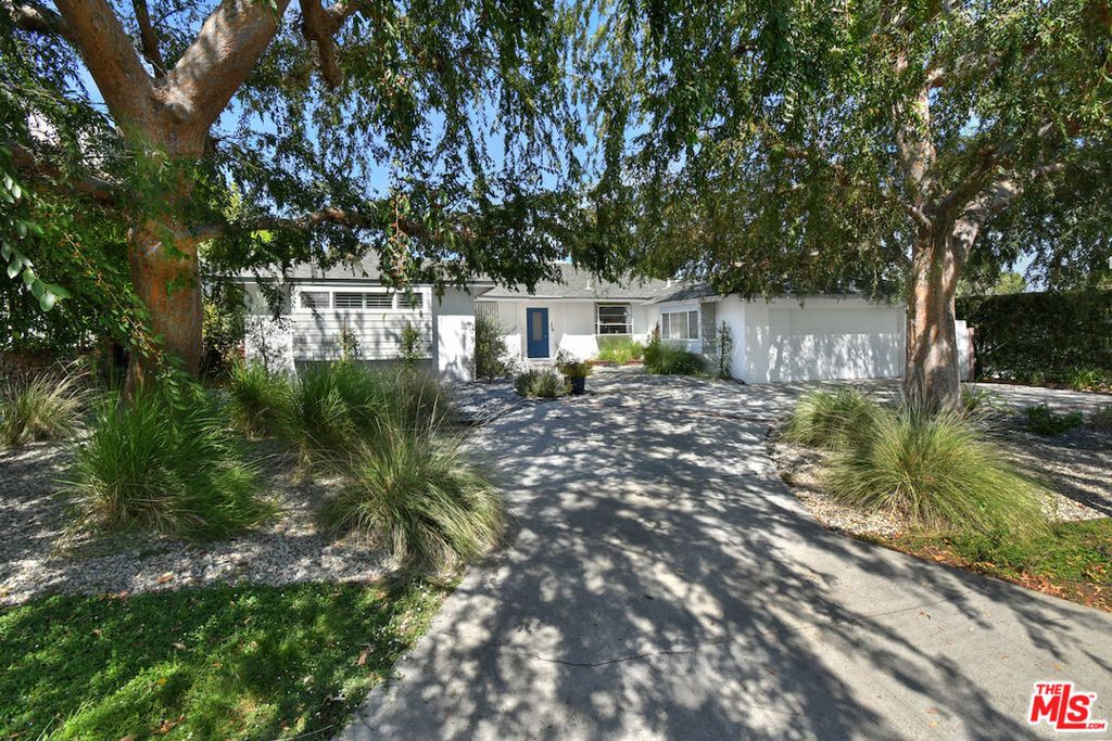Image 8 of property listing at 5071 Gaynor Avenue, Encino, CA 91436