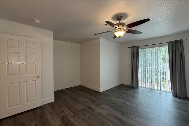 4649 SW 75th Way, Davie, FL 33314