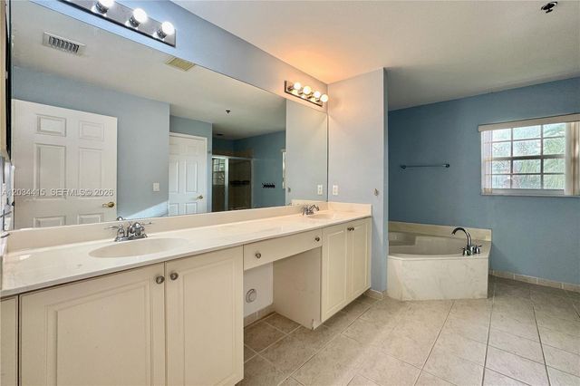 4649 SW 75th Way, Davie, FL 33314