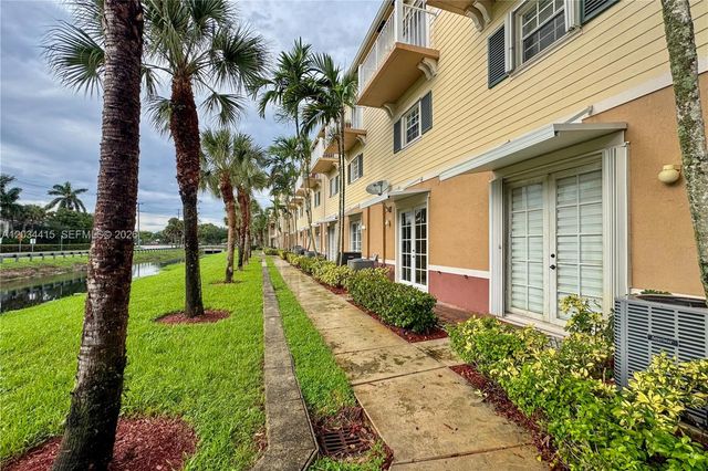 4649 SW 75th Way, Davie, FL 33314