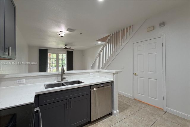 4649 SW 75th Way, Davie, FL 33314