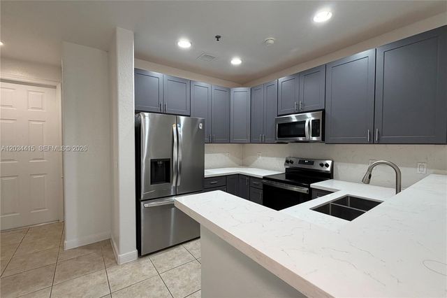 4649 SW 75th Way, Davie, FL 33314