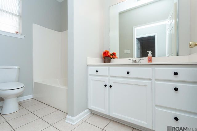 9591 Pecan Tree Dr, Baton Rouge, LA 70810