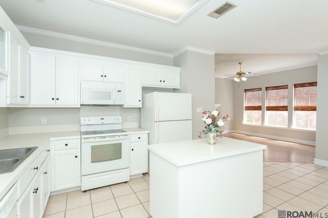 9591 Pecan Tree Dr, Baton Rouge, LA 70810