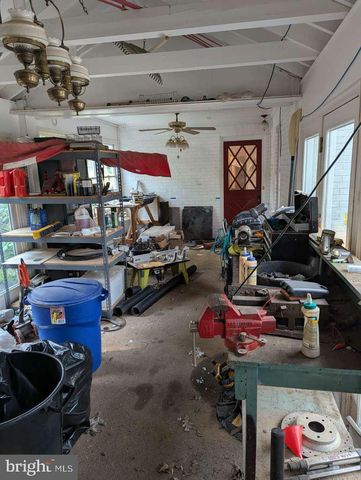 2207 HAMMONDS FERRY RD, Baltimore, MD 21227