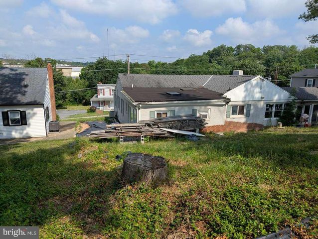 2207 HAMMONDS FERRY RD, Baltimore, MD 21227
