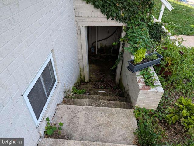 2207 HAMMONDS FERRY RD, Baltimore, MD 21227