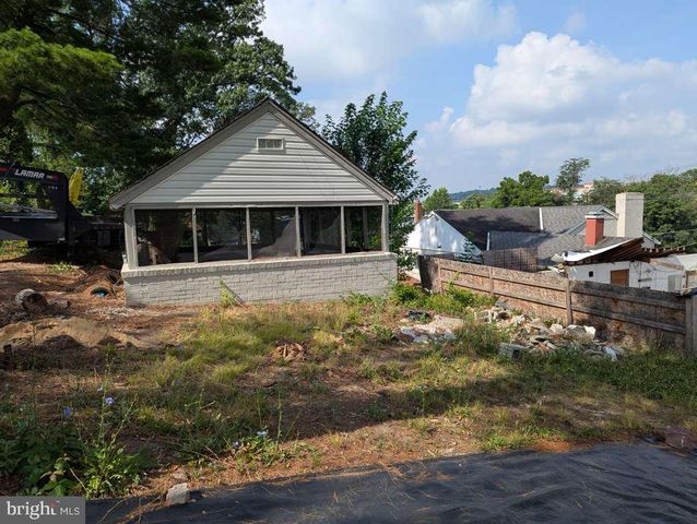 2207 HAMMONDS FERRY RD, Baltimore, MD 21227