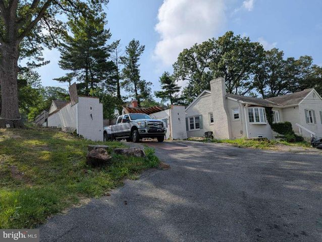 2207 HAMMONDS FERRY RD, Baltimore, MD 21227