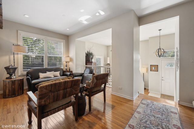 3834 N Milwaukee Court 11, Chicago, IL 60641