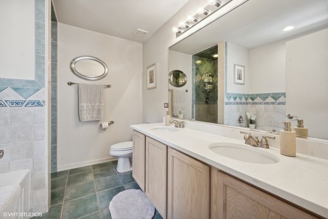 3834 N Milwaukee Court 11, Chicago, IL 60641