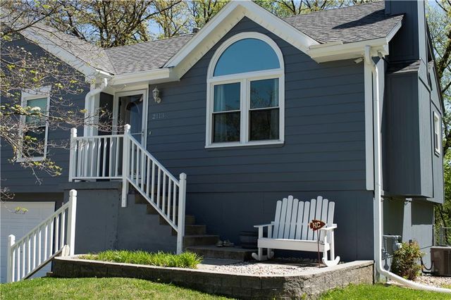 2113 N York Road, Independence, MO 64058
