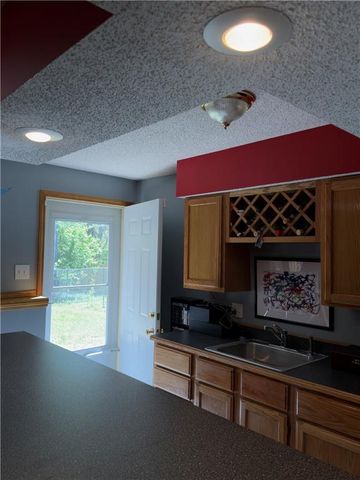 2113 N York Road, Independence, MO 64058