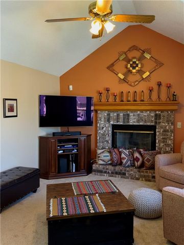 2113 N York Road, Independence, MO 64058