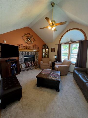 2113 N York Road, Independence, MO 64058