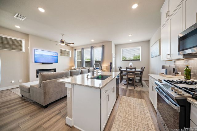 8851 Oakland Rd Unit 18, San Antonio, TX 78240