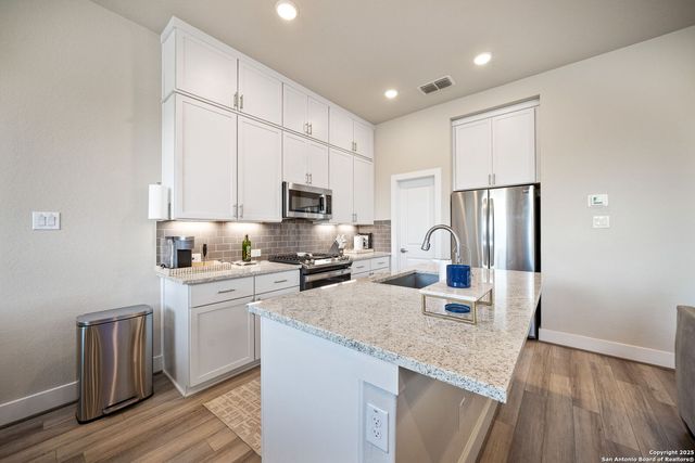 8851 Oakland Rd Unit 18, San Antonio, TX 78240