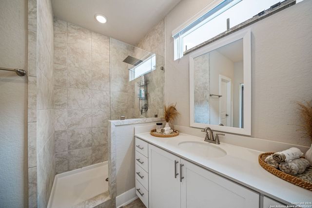 8851 Oakland Rd Unit 18, San Antonio, TX 78240