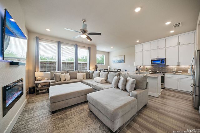 8851 Oakland Rd Unit 18, San Antonio, TX 78240