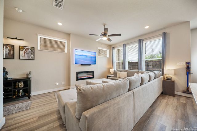 8851 Oakland Rd Unit 18, San Antonio, TX 78240