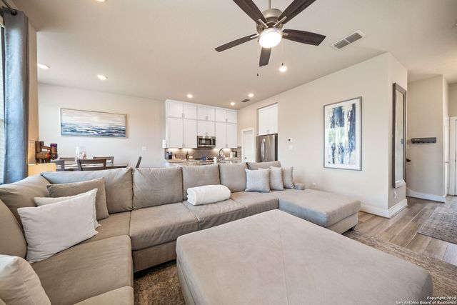 8851 Oakland Rd Unit 18, San Antonio, TX 78240