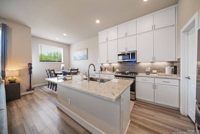 8851 Oakland Rd Unit 18, San Antonio, TX 78240