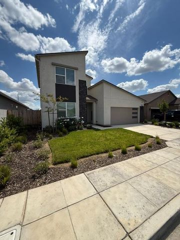 6347 E Adena Avenue, Fresno, CA 93727