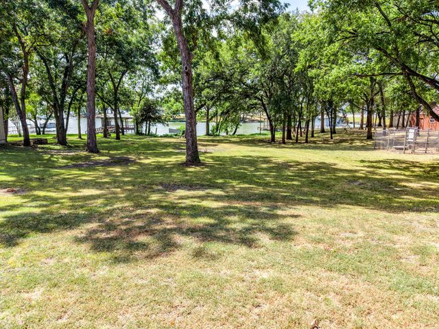 180 Shoreline Road, East Tawakoni, TX 75472