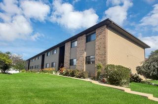 565 Dean Drive I, South Elgin, IL 60177