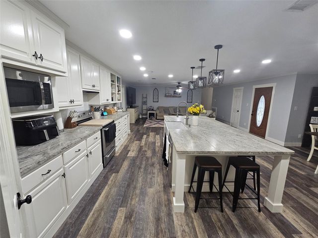 1610 Marilyn Street, Alvin, TX 77511