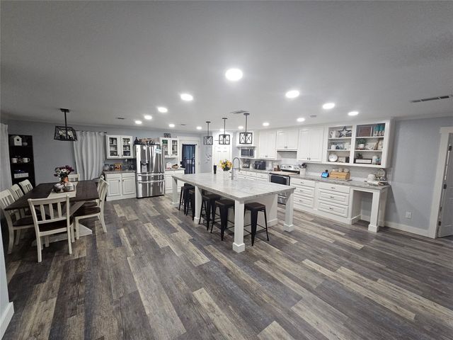 1610 Marilyn Street, Alvin, TX 77511